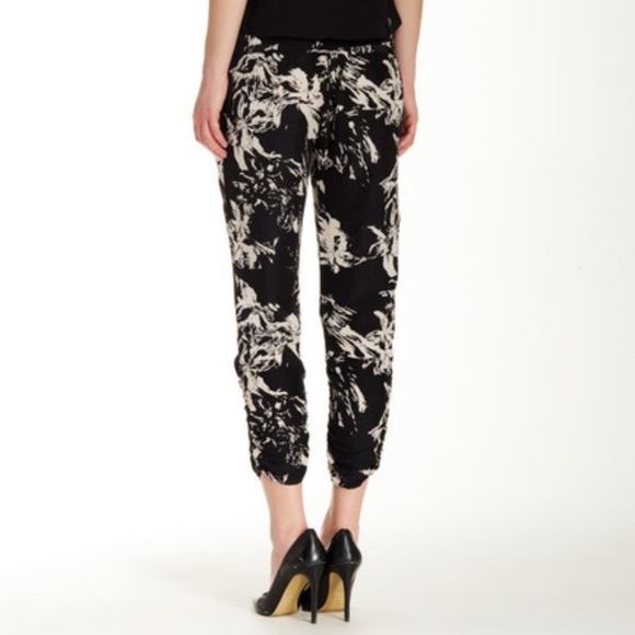 Parker Devlin Ruched Crop Pant Black Floral - Picture 2 of 8